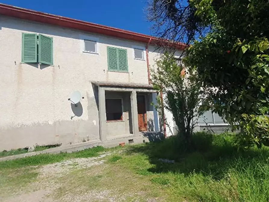 Immagine 2 di Appartamento in vendita  a Massa