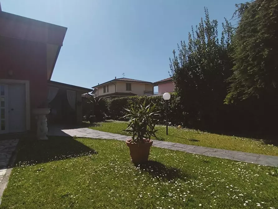 Immagine 4 di Casa bifamiliare in affitto  a Massa