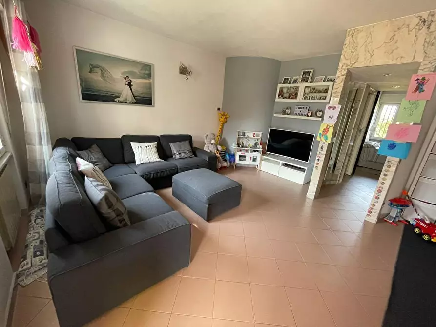 Immagine 8 di Casa bifamiliare in affitto  a Massa