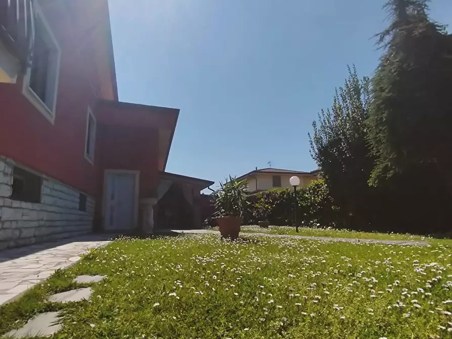 Immagine 18 di Casa bifamiliare in affitto  a Massa