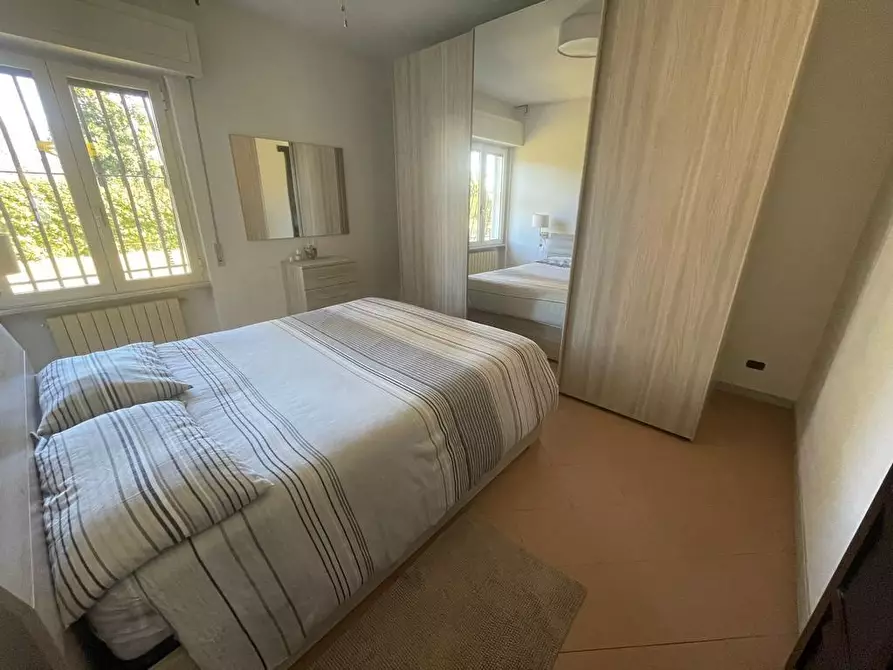 Immagine 14 di Casa bifamiliare in affitto  a Massa