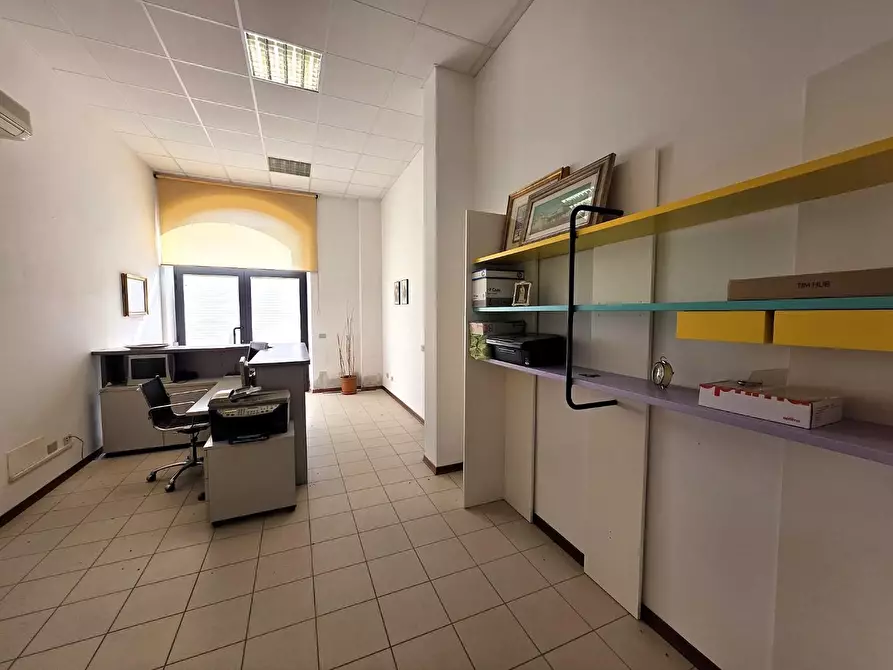 Immagine 12 di Ufficio in vendita  a Fucecchio