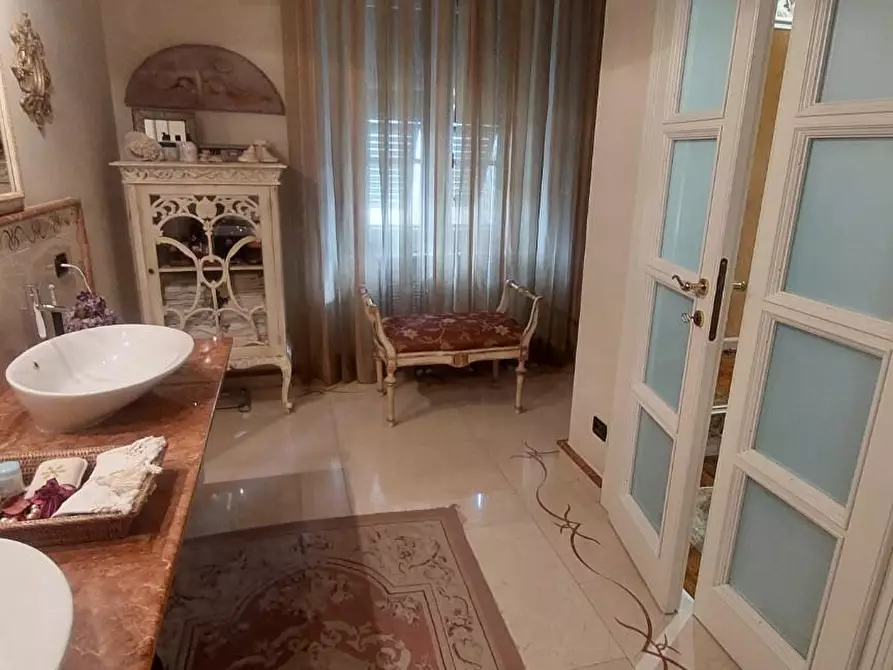 Immagine 37 di Appartamento in vendita  a Carrara