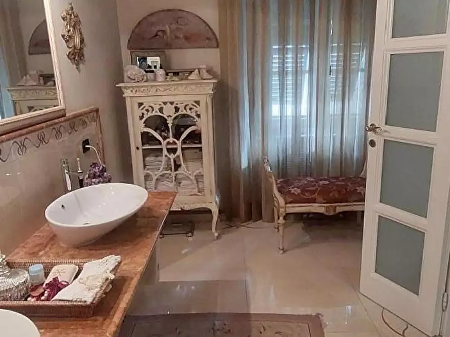 Immagine 35 di Appartamento in vendita  a Carrara