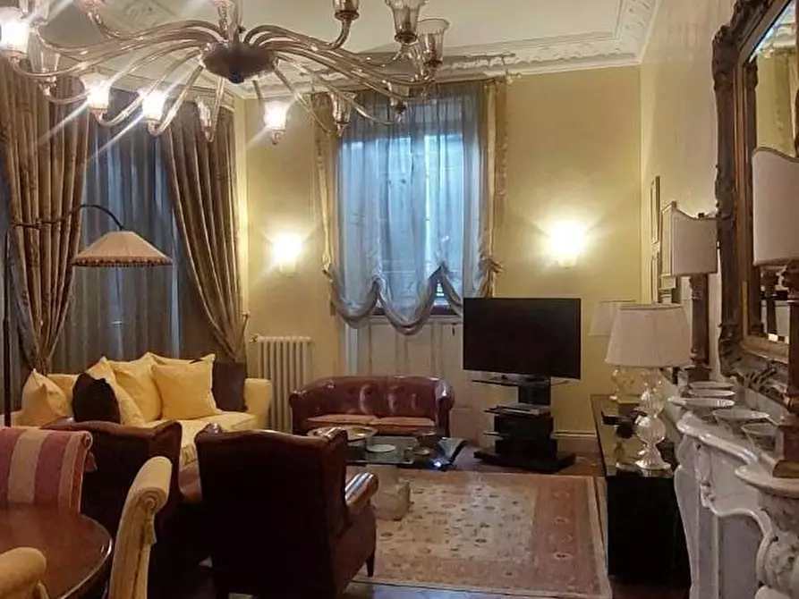 Immagine 12 di Appartamento in vendita  a Carrara