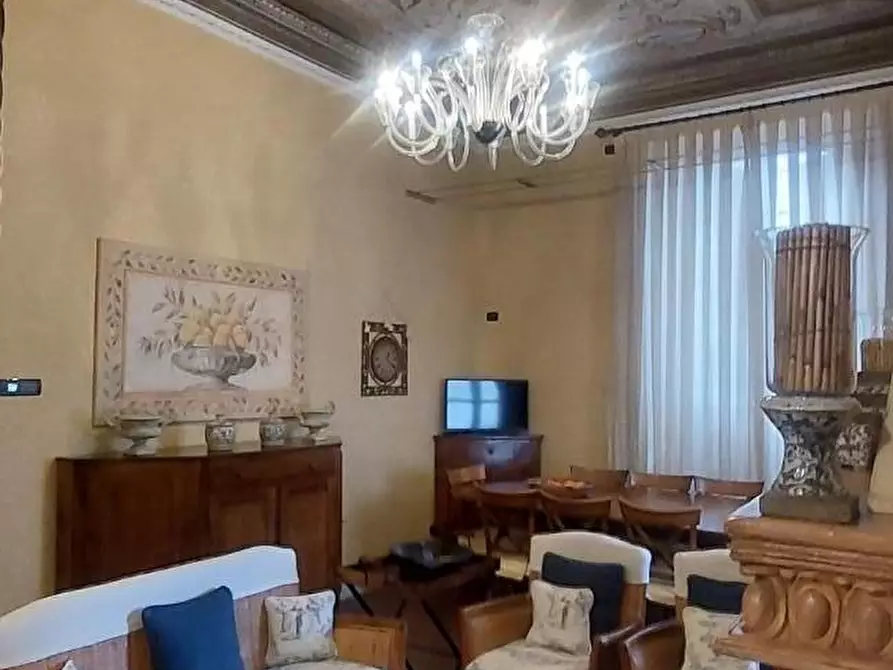 Immagine 1 di Appartamento in vendita  a Carrara