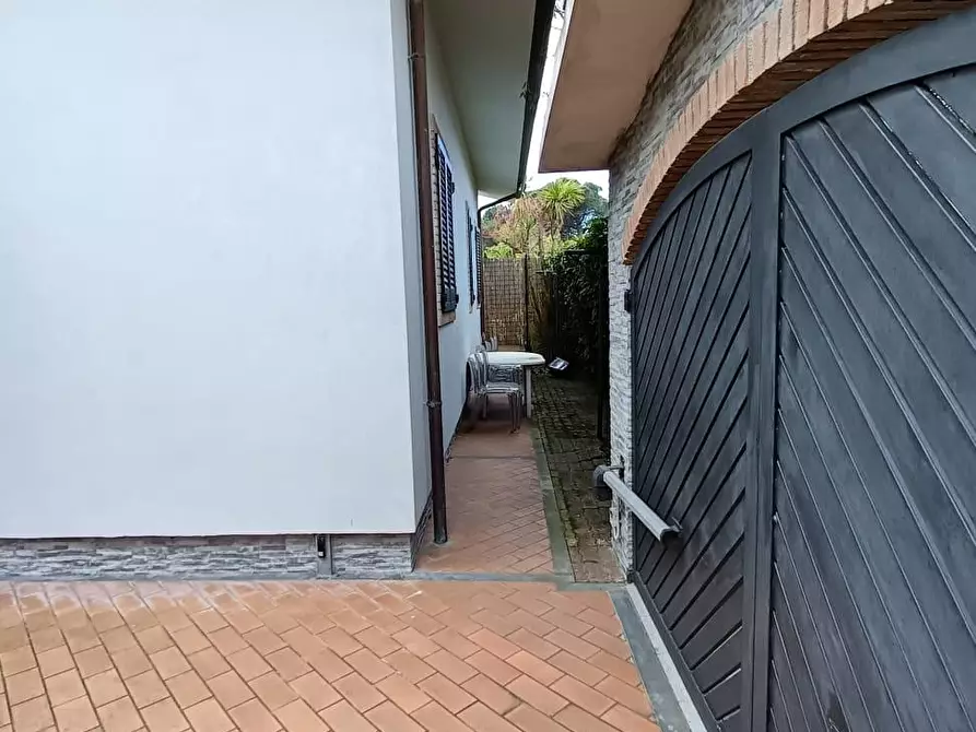 Immagine 4 di Casa bifamiliare in vendita  a Massa