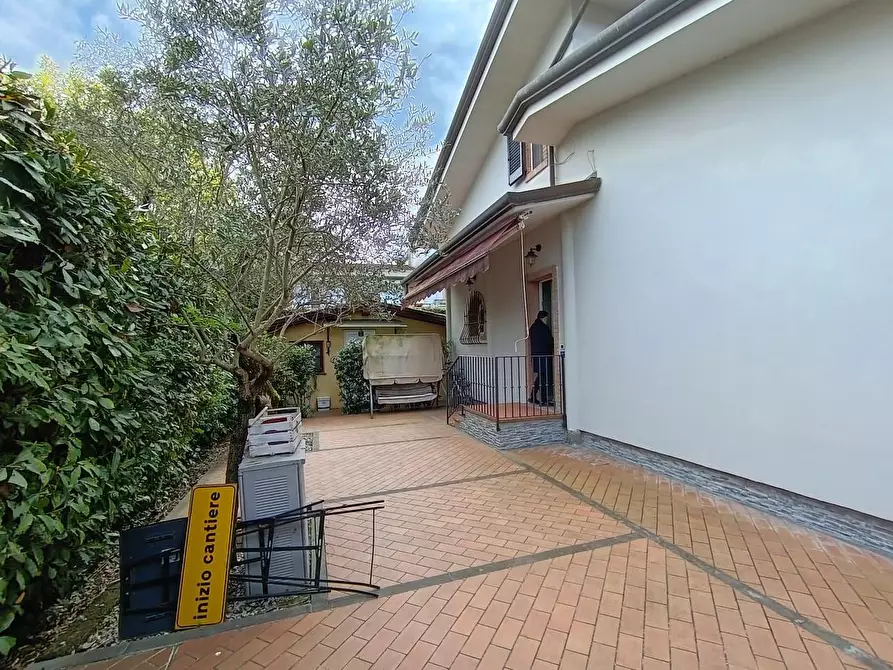 Immagine 3 di Casa bifamiliare in vendita  a Massa