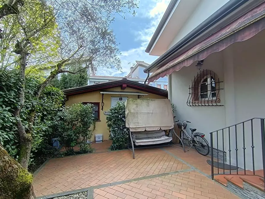 Immagine 14 di Casa bifamiliare in vendita  a Massa