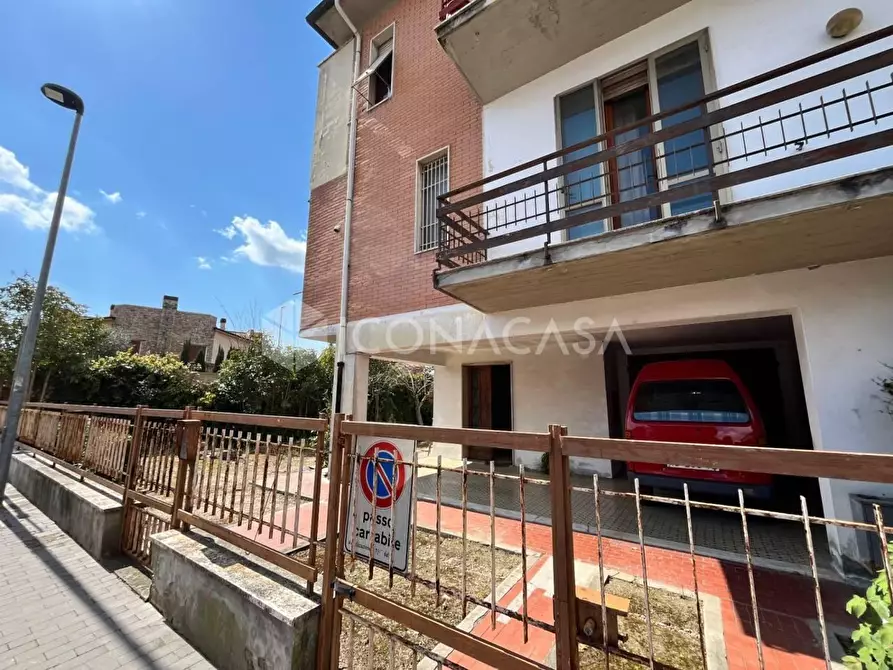 Immagine 30 di Appartamento in vendita  a Pontedera