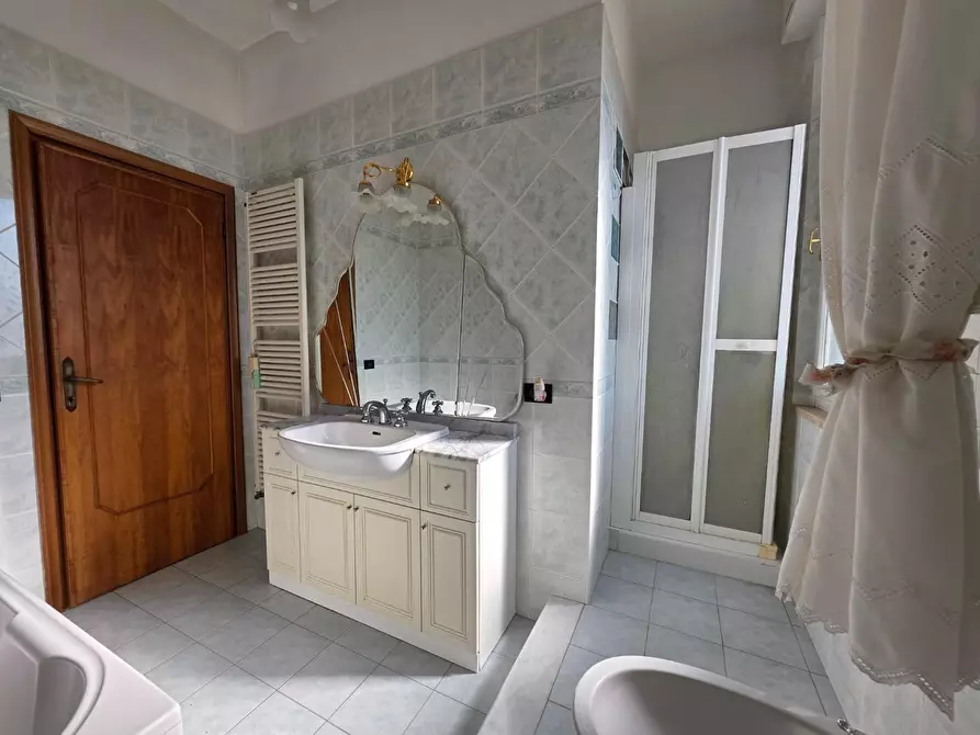 Immagine 12 di Appartamento in vendita  a Santa Maria A Monte