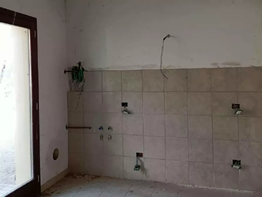 Immagine 5 di Palazzo in vendita  a Ponsacco