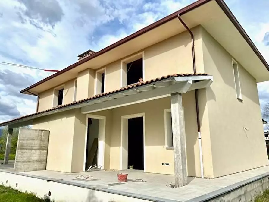 Immagine 3 di Casa bifamiliare in vendita  a Massa E Cozzile