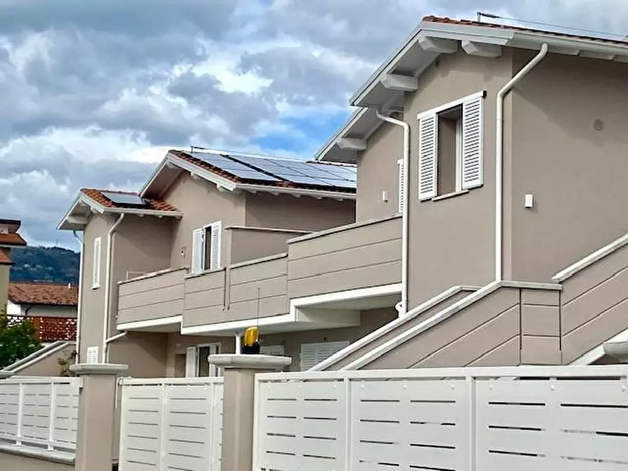 Immagine 1 di Appartamento in vendita  a Massa E Cozzile