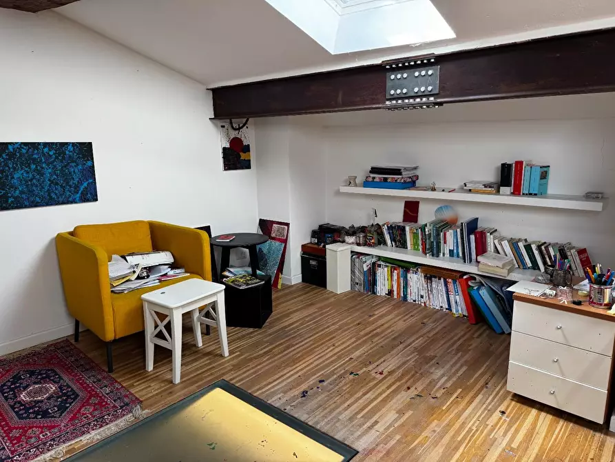 Immagine 12 di Appartamento in vendita  a Lucca