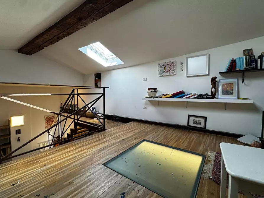 Immagine 13 di Appartamento in vendita  a Lucca