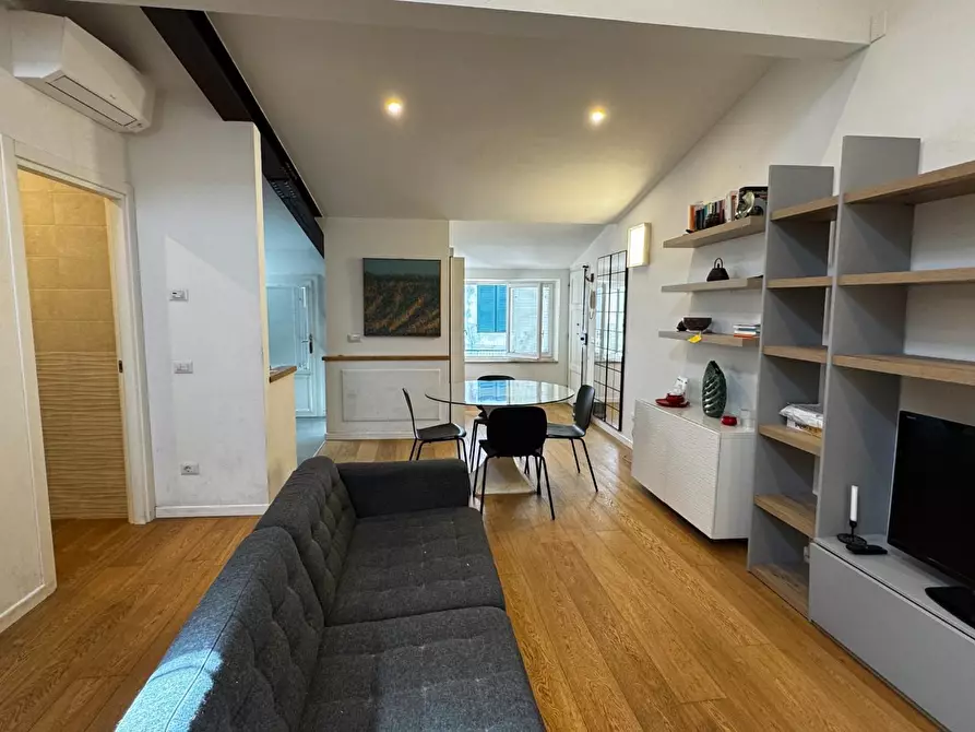 Immagine 21 di Appartamento in vendita  a Lucca