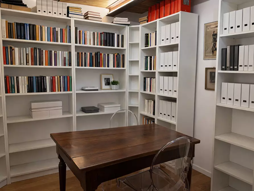 Immagine 29 di Appartamento in vendita  a Lucca