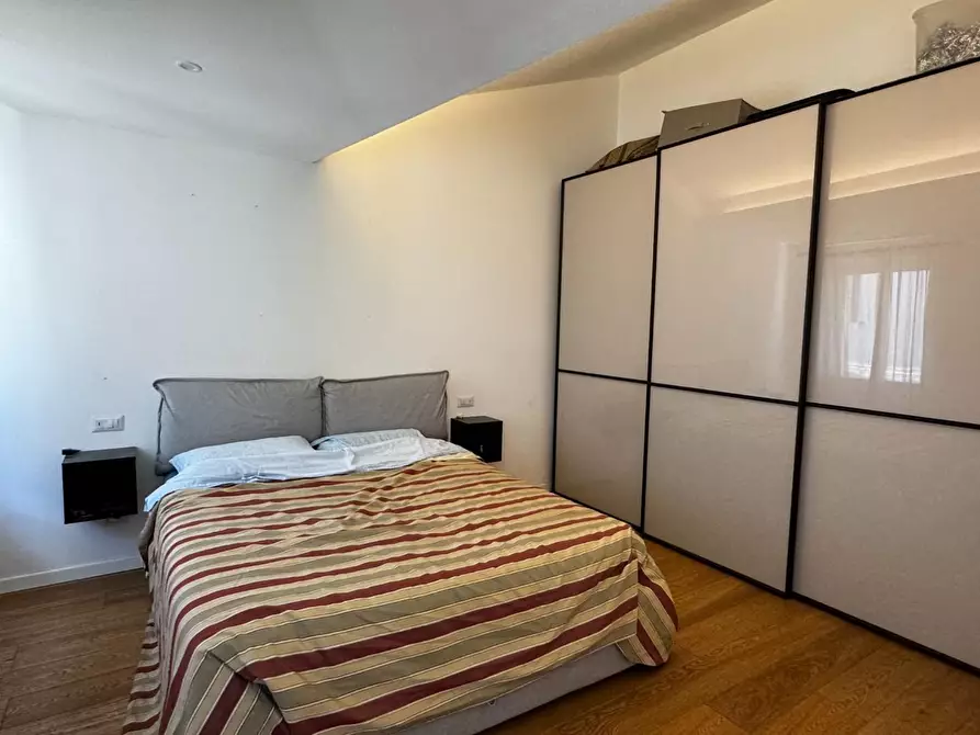 Immagine 6 di Appartamento in vendita  a Lucca