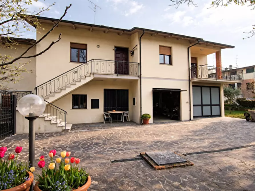 Immagine 2 di Casa bifamiliare in vendita  a Arezzo