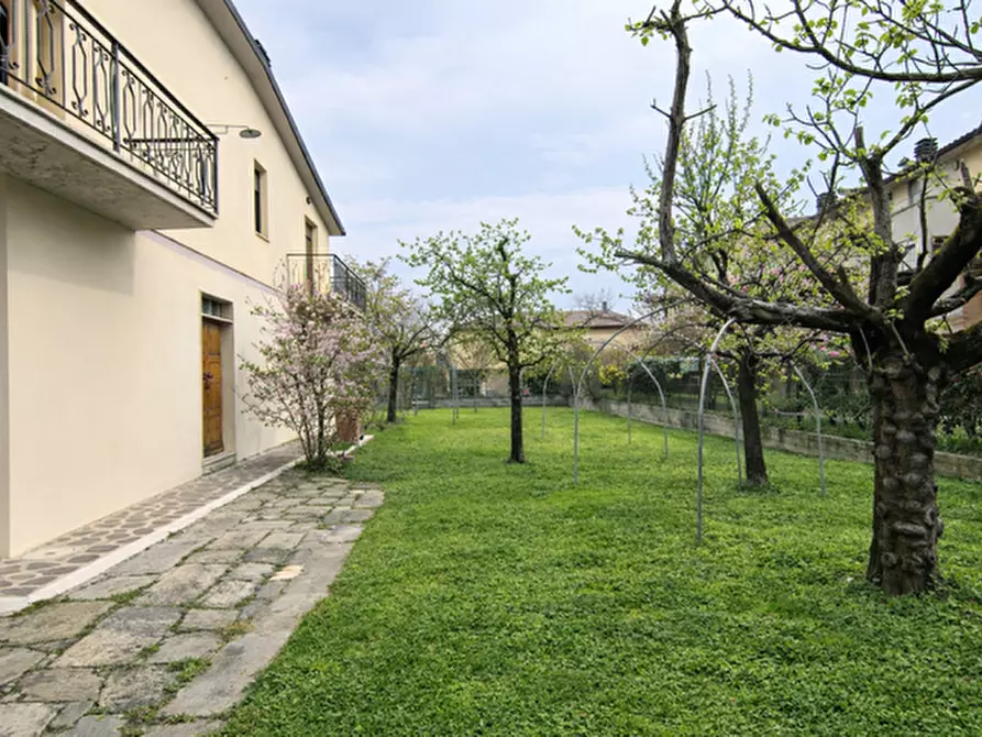 Immagine 3 di Casa bifamiliare in vendita  a Arezzo