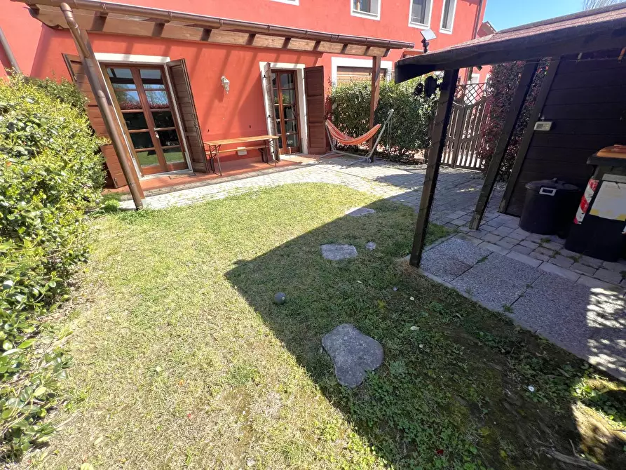 Immagine 2 di Villetta a schiera in vendita  a Cascina