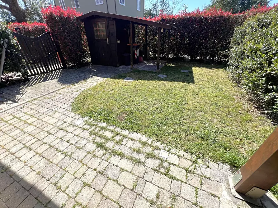 Immagine 24 di Villetta a schiera in vendita  a Cascina