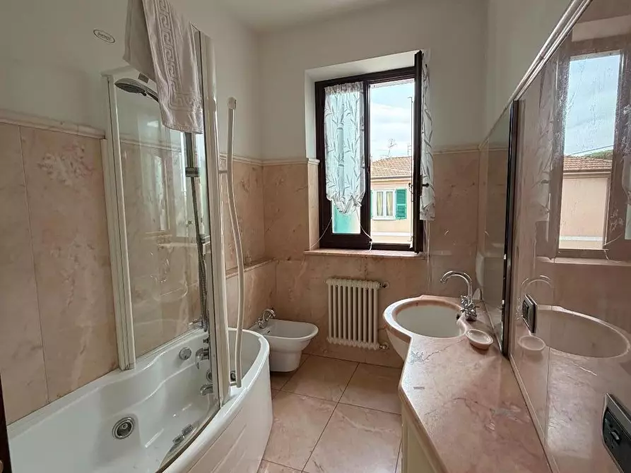 Immagine 11 di Appartamento in vendita  a Sarzana