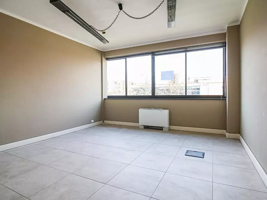 Immagine 12 di Ufficio in affitto  a Pisa