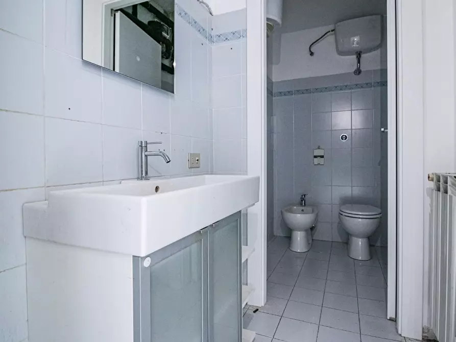 Immagine 19 di Ufficio in affitto  a Pisa