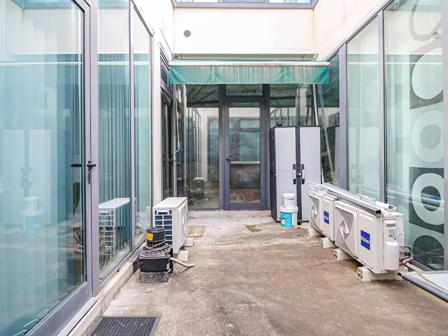 Immagine 10 di Ufficio in affitto  a Pisa