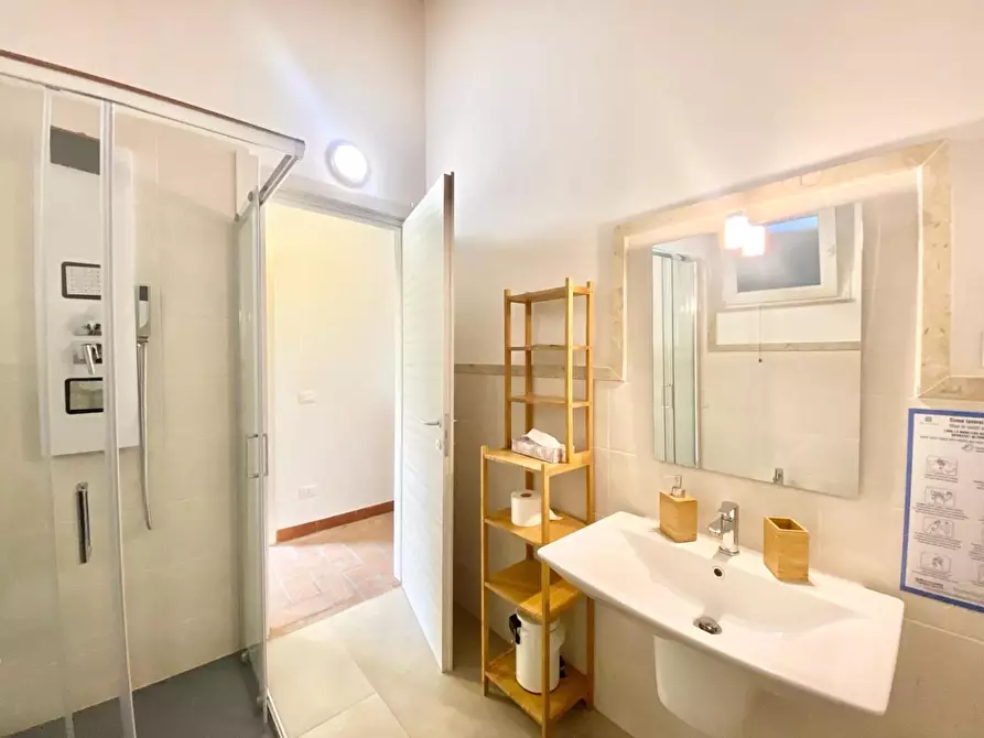 Immagine 11 di Villa in vendita  a Massa