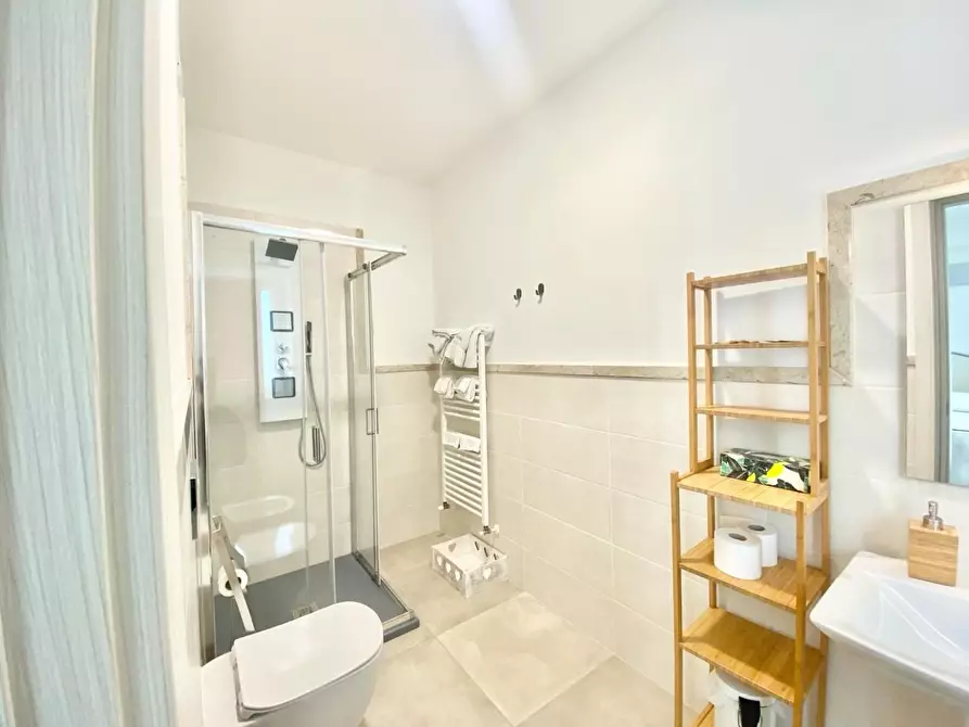 Immagine 10 di Villa in vendita  a Massa