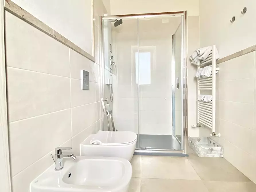 Immagine 8 di Villa in vendita  a Massa
