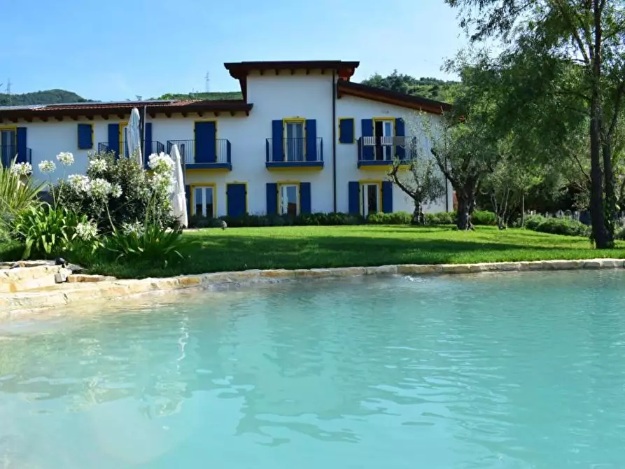 Immagine 3 di Villa in vendita  a Massa