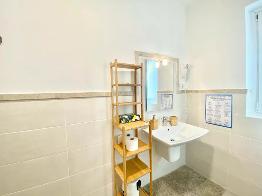 Immagine 9 di Villa in vendita  a Massa