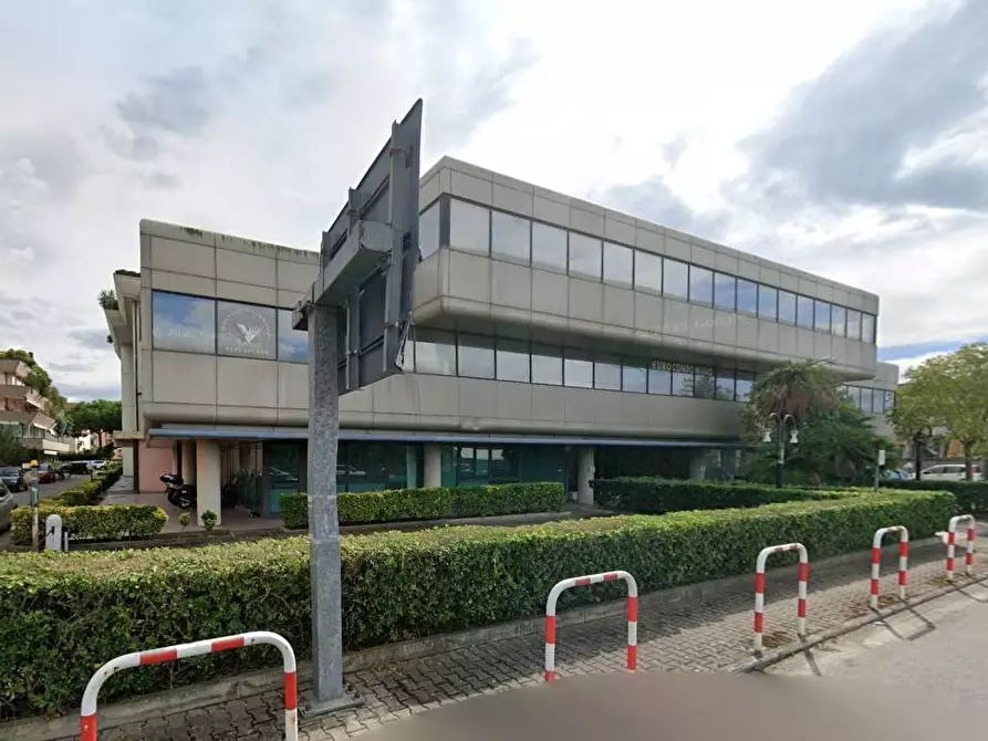 Immagine 2 di Laboratorio in vendita  a Viareggio