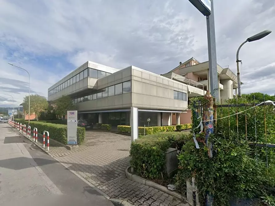 Immagine 1 di Laboratorio in vendita  a Viareggio