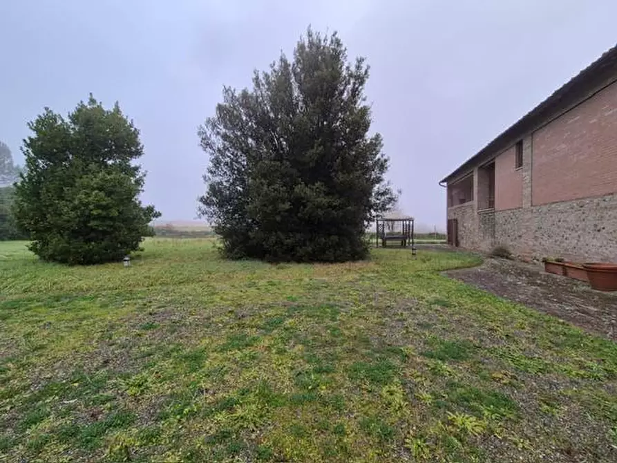 Immagine 50 di Rustico / casale in vendita  a Siena