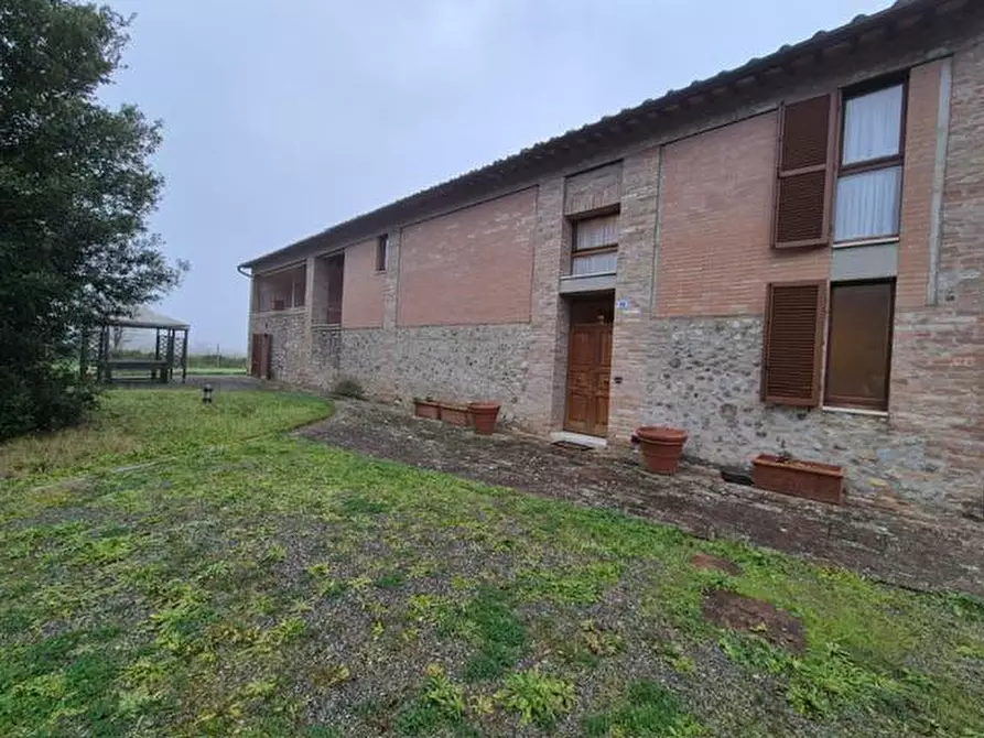 Immagine 48 di Rustico / casale in vendita  a Siena