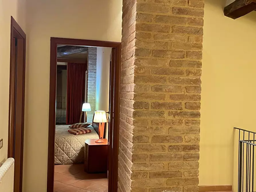 Immagine 9 di Rustico / casale in vendita  a Siena