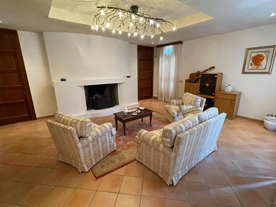 Immagine 2 di Rustico / casale in vendita  a Siena