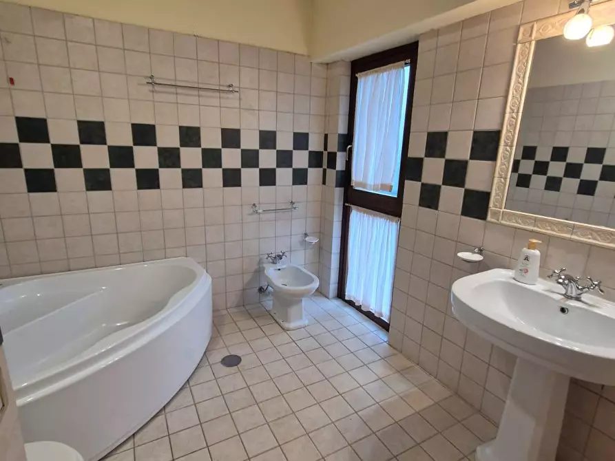 Immagine 47 di Rustico / casale in vendita  a Siena