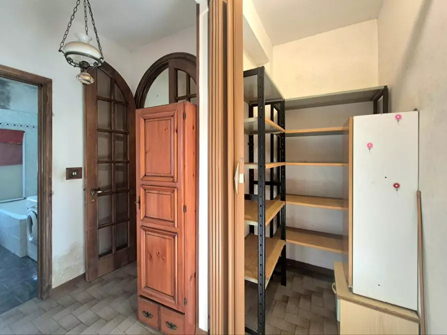 Immagine 17 di Appartamento in vendita  a Lucca