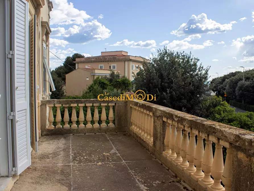 Immagine 15 di Villa in vendita  a Livorno