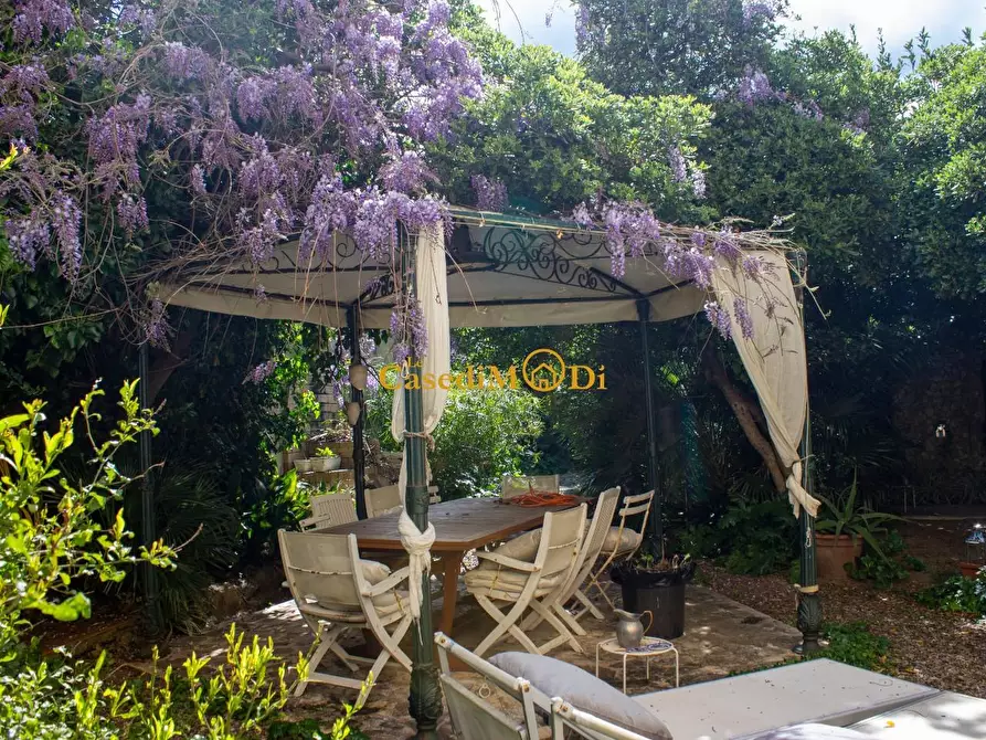 Immagine 14 di Villa in vendita  a Livorno