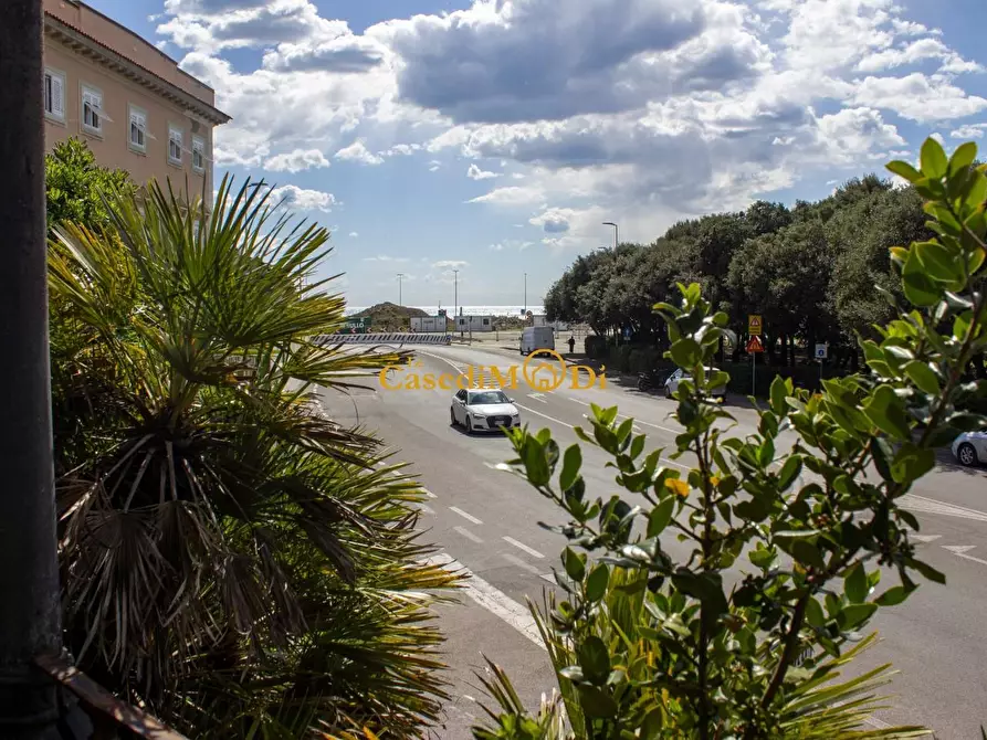 Immagine 68 di Villa in vendita  a Livorno