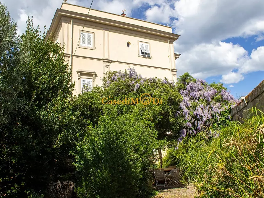 Immagine 5 di Villa in vendita  a Livorno