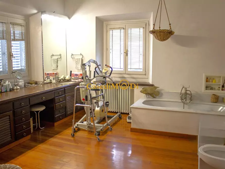 Immagine 34 di Villa in vendita  a Livorno