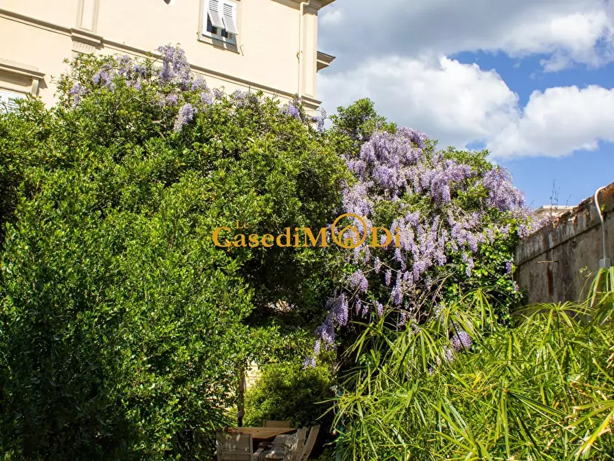 Immagine 3 di Villa in vendita  a Livorno